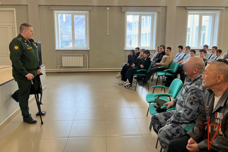 Росгвардейцы провели патриотические и профориентационные мероприятия для школьников региона