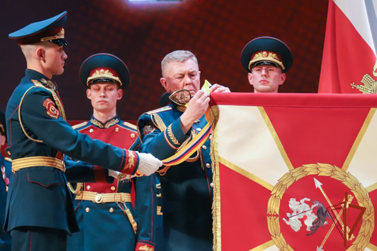 Сибирскому округу Росгвардии вручен орден Жукова