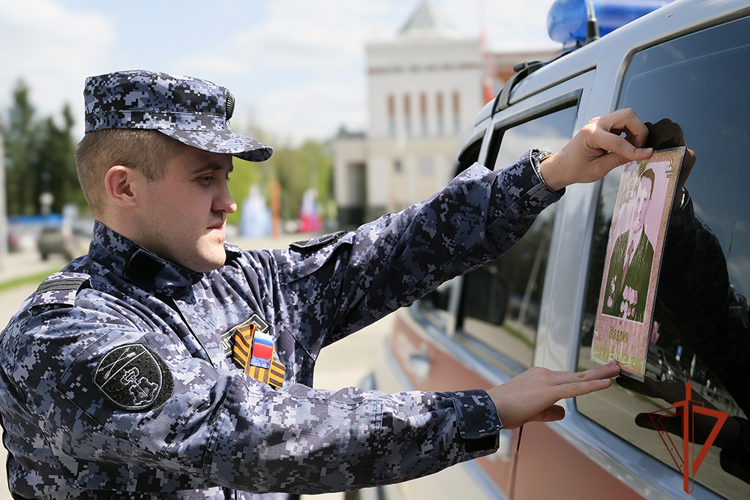 В Республике Алтай росгвардейцы участвуют в акции «Бессмертный автополк»