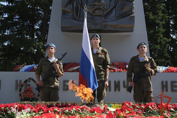 Росгвардейцы приняли участие в патриотической акции «Свеча Памяти», приуроченной к Дню памяти и скорби