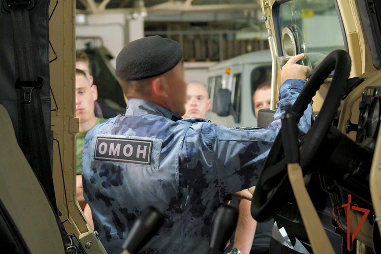 Учащиеся ДОСААФ России Республики Алтай познакомились с работой Росгвардии