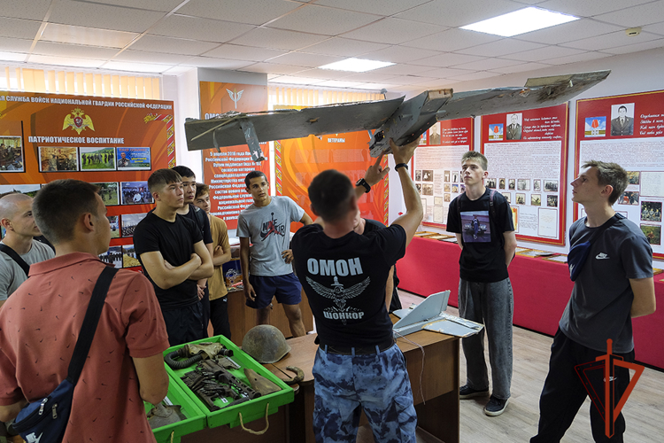 Учащиеся ДОСААФ России Республики Алтай познакомились с работой Росгвардии