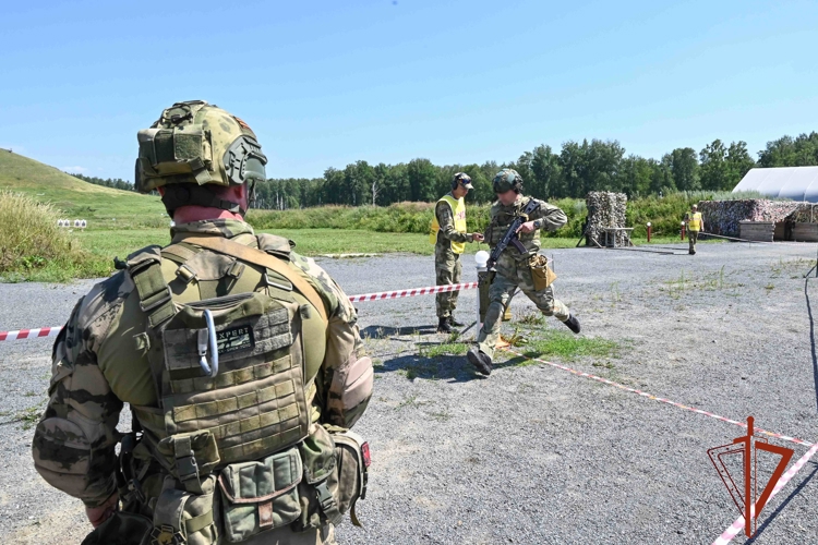 Росгвардейцы из Республики Алтай стали призерами чемпионата по служебно-боевой стрельбе