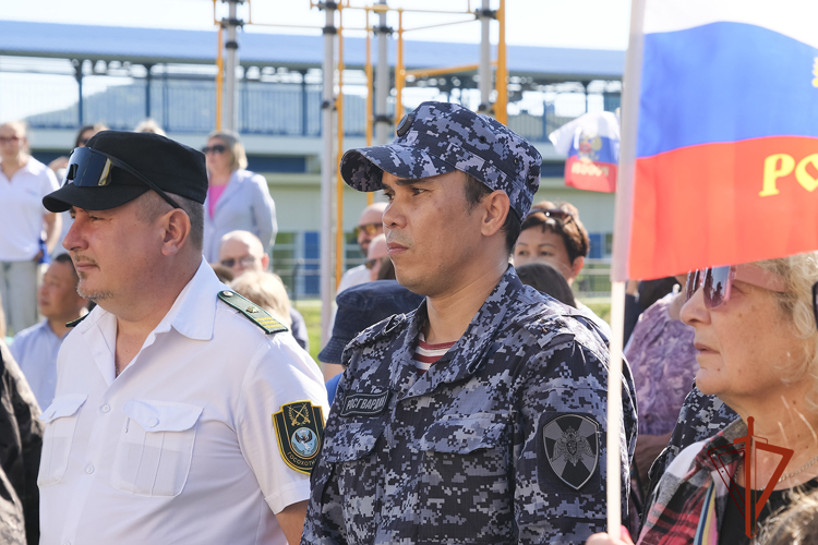 Росгвардейцы в Горно-Алтайске отметили День Государственного флага РФ восхождением на гору Комсомольская