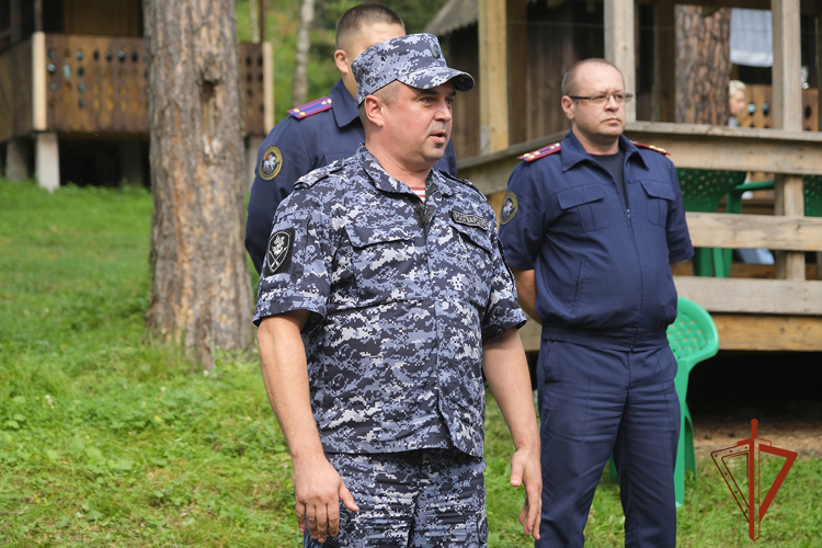 Росгвардейцы приняли участие в торжественном закрытии летних сборов Сибирского кадетского корпуса в Республике Алтай