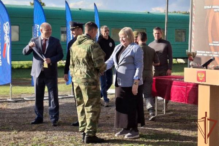 Сотрудники Росгвардии из Республики Алтай приняли участие в первых межведомственных соревнованиях «Гонка дронов» в Барнауле (видео)