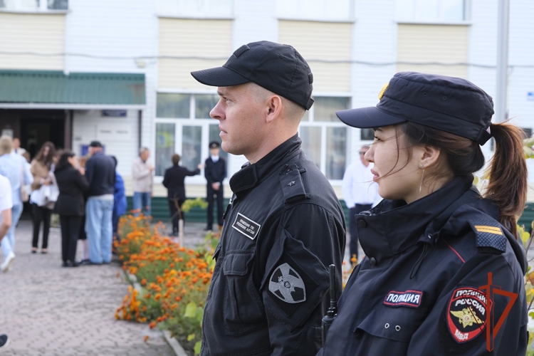 Росгвардия обеспечила безопасность образовательных учреждений в День знаний