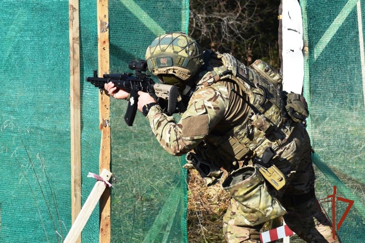 Росгвардейцы из Республики Алтай вошли в число призеров на межрегиональных соревнованиях по тактической стрельбе среди спецподразделений и силовых ведомств
