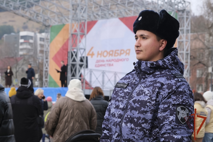 Росгвардия обеспечила безопасность массовых мероприятий в ознаменование Дня народного единства  в Горно-Алтайске
