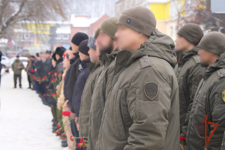 Накануне Дня памяти в Горно-Алтайске росгвардейцы почтили память коллег, погибших при выполнении служебного долга