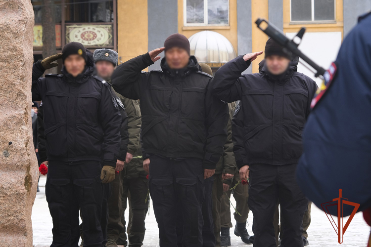 Накануне Дня памяти в Горно-Алтайске росгвардейцы почтили память коллег, погибших при выполнении служебного долга