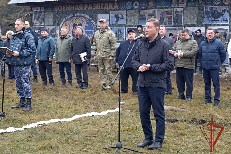 Сотрудники ОМОН провели военно-спортивную эстафету для допризывной молодежи