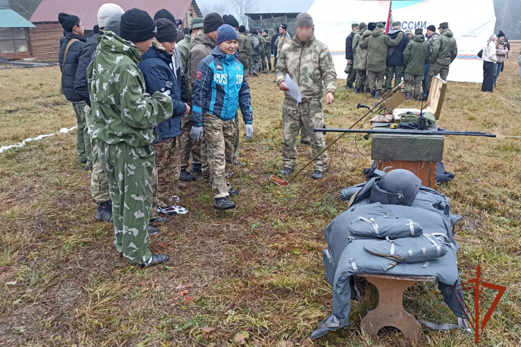 Сотрудники ОМОН провели военно-спортивную эстафету для допризывной молодежи