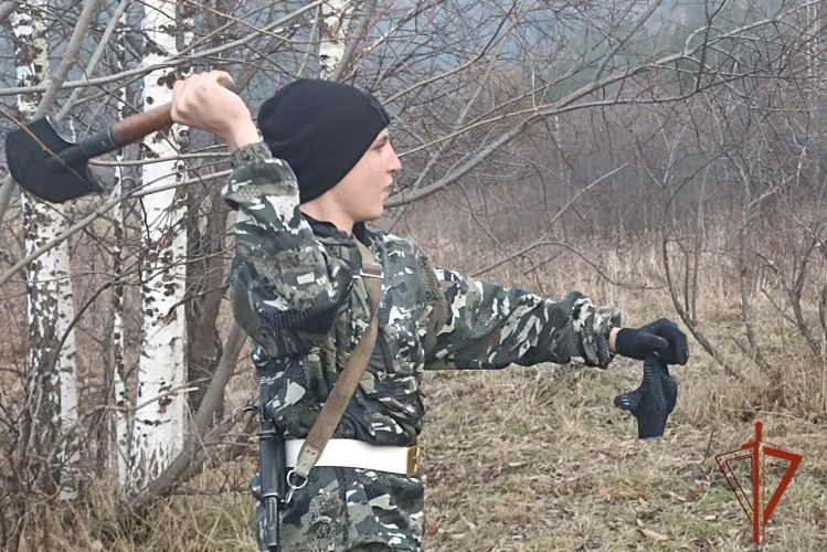 Сотрудники ОМОН провели военно-спортивную эстафету для допризывной молодежи
