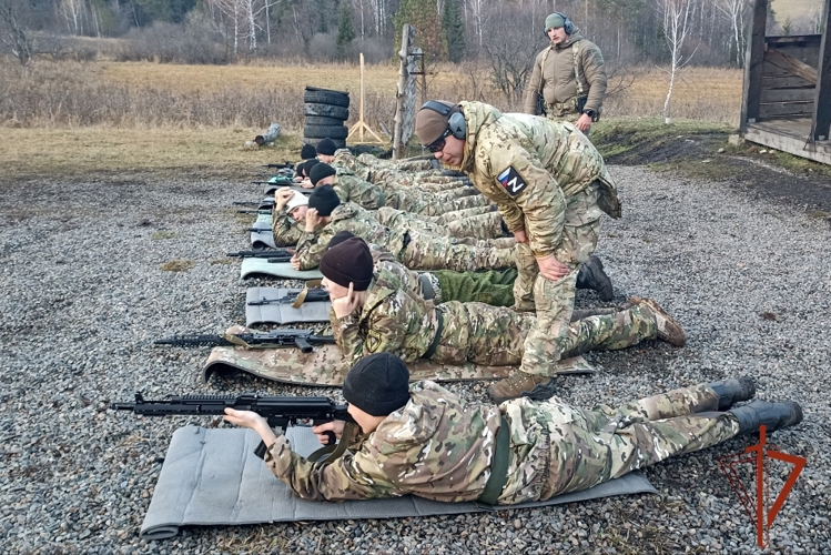 Сотрудники ОМОН провели военно-спортивную эстафету для допризывной молодежи