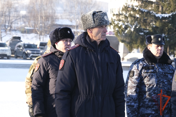 Pосгвардейцы почтили память павших героев в День Неизвестного Солдата