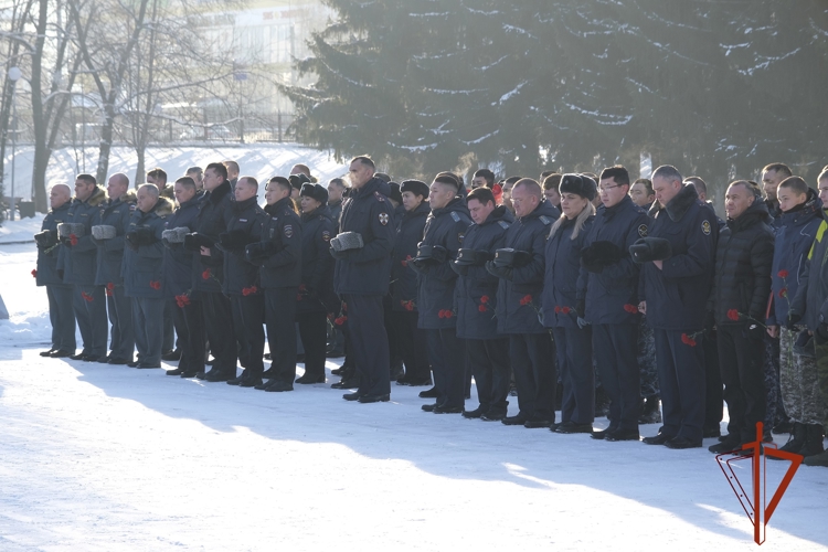Pосгвардейцы почтили память павших героев в День Неизвестного Солдата