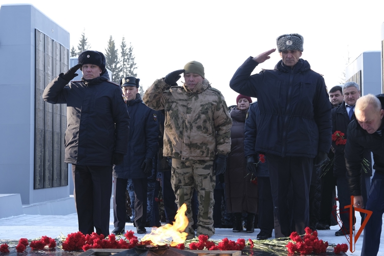 Pосгвардейцы почтили память павших героев в День Неизвестного Солдата