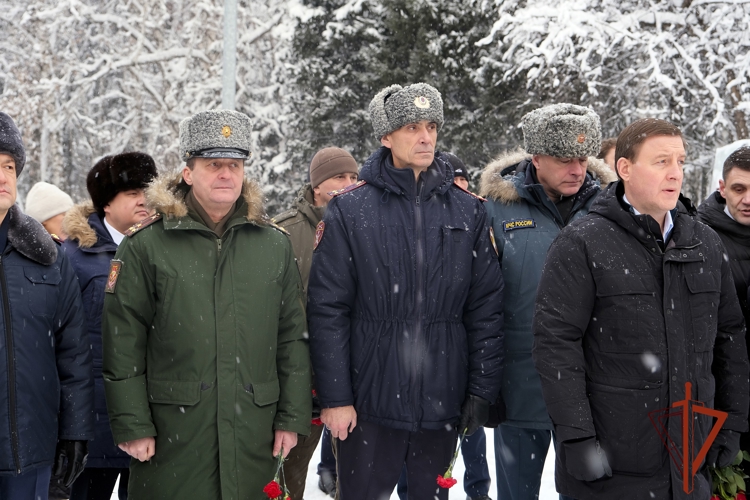 Росгвардейцы Республики Алтай приняли участие в мероприятиях, посвященных Дню Героев Отечества