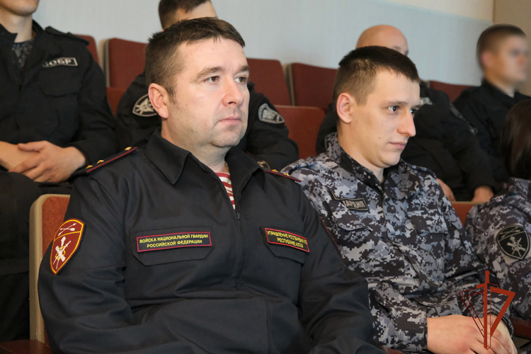 Росгвардейцы Республики Алтай приняли участие в мероприятиях, посвященных Дню Героев Отечества