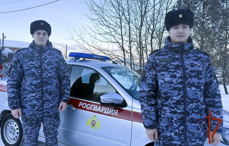 В Республике Алтай росгвардейцы оказали помощь водителю, попавшему в ДТП