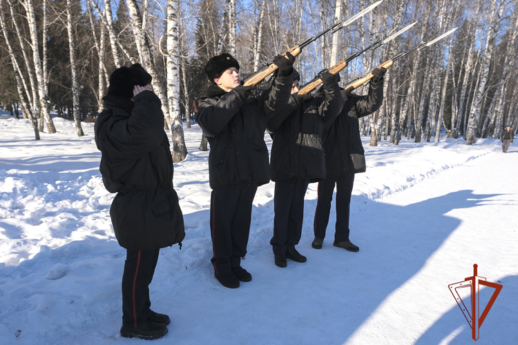 В Республике Алтай росгвардейцы почтили память земляков, погибших в Афганистане