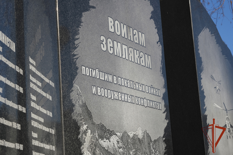 В Республике Алтай росгвардейцы почтили память земляков, погибших в Афганистане