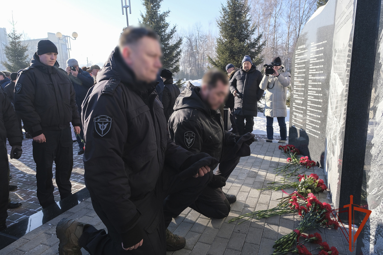 В Республике Алтай росгвардейцы почтили память земляков, погибших в Афганистане