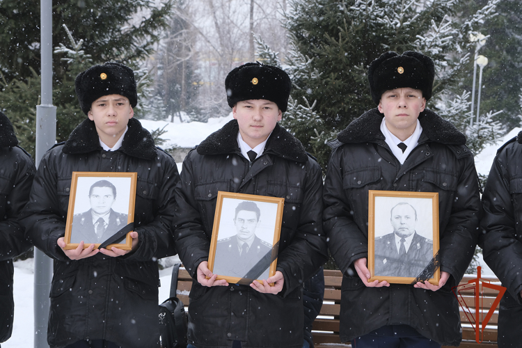 В Республике Алтай почтили память погибших сотрудников ОМОН