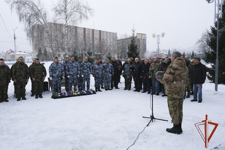 В Республике Алтай почтили память погибших сотрудников ОМОН