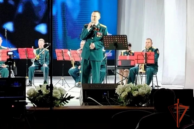 Военные музыканты дали концерт для жителей Горно-Алтайска