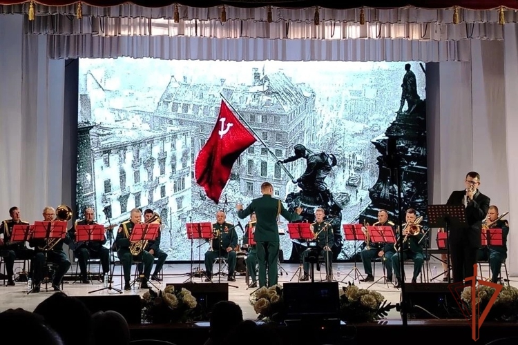 Военные музыканты дали концерт для жителей Горно-Алтайска