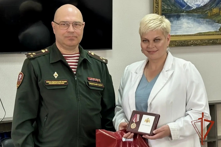 Журналист из Республики Алтай получила ведомственную награду Росгвардии