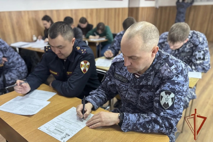 Росгвардейцы приняли участие в акции «Диктант Победы»