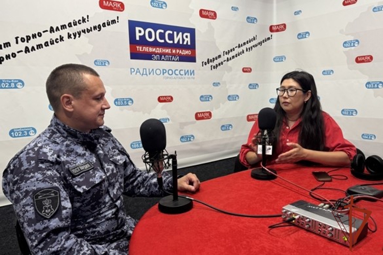 В эфире республиканского радио росгвардеец рассказал жителям региона о профилактике квартирных краж 