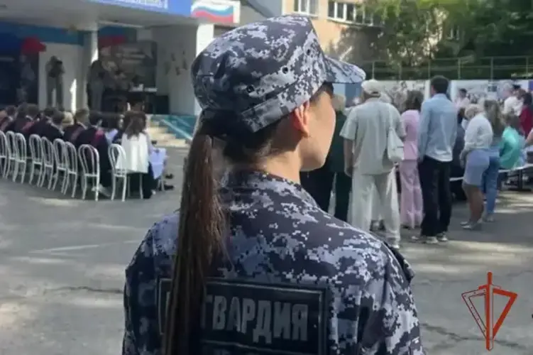 Росгвардейцы обеспечили охрану общественного порядка во время выпускных вечеров и мероприятий, посвященных Дню молодежи