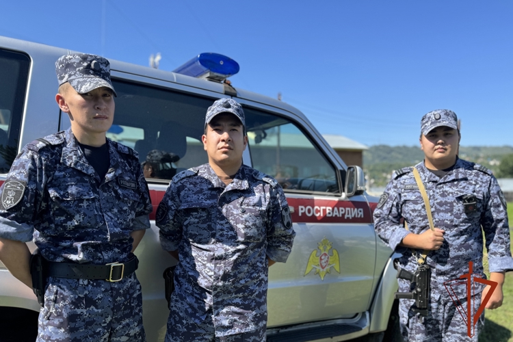 Росгвардейцы оказали помощь пострадавшей в ДТП девочке 
