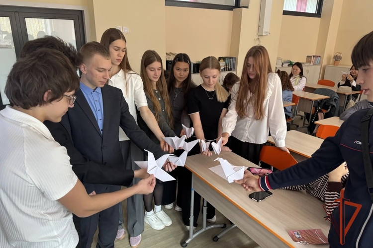 В Республике Алтай росгвардейцы провели урок мужества, посвящённый Дню белых журавлей