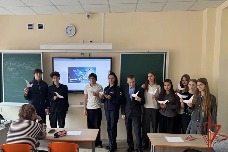 В Республике Алтай росгвардейцы провели урок мужества, посвящённый Дню белых журавлей